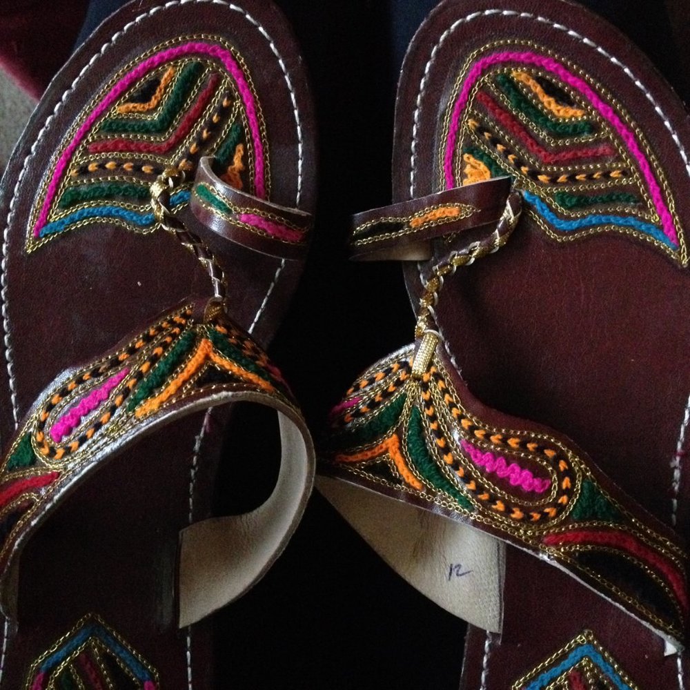 Split Toe Embroidered Beach Sandal - image 5